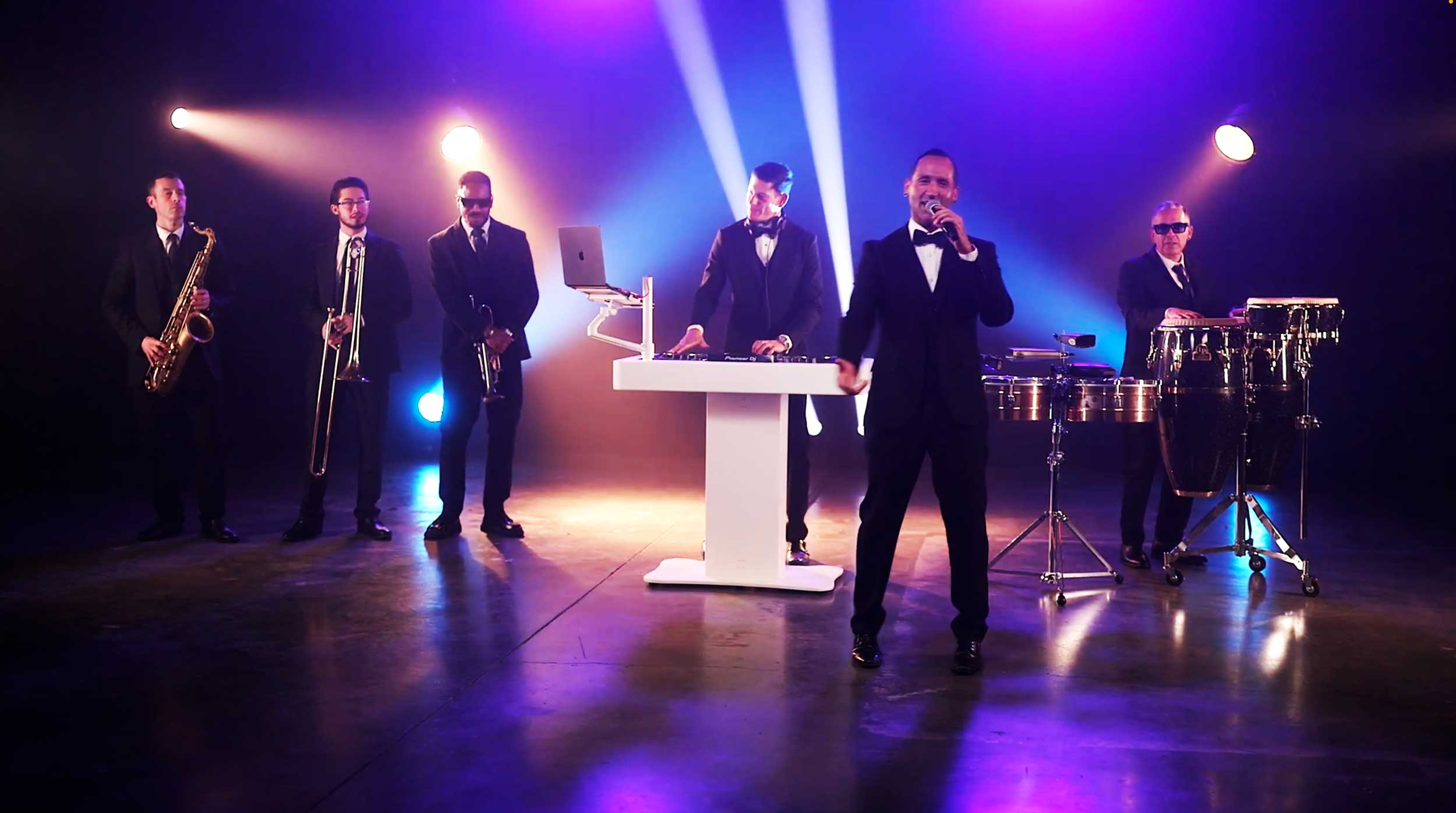 DJ and live music hybrid entertainment